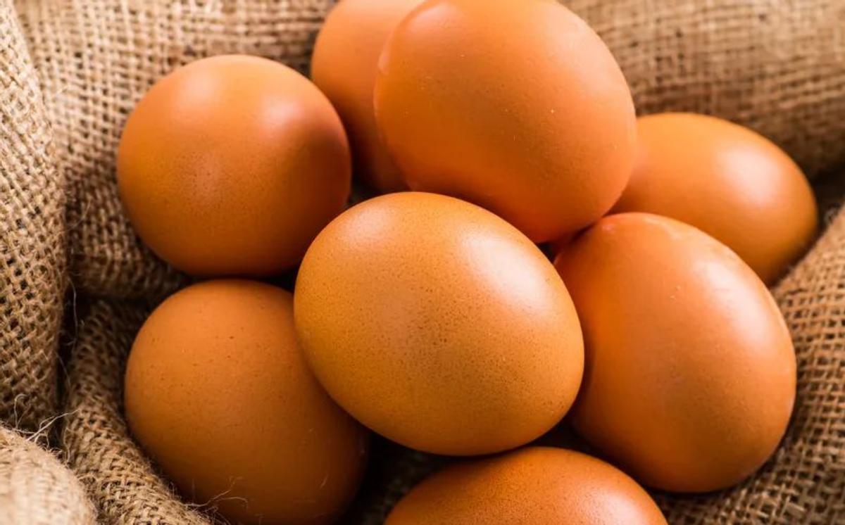鸡蛋不放冰箱放一年都不坏的方法,鸡蛋保存方法可直接放冰箱保鲜吗