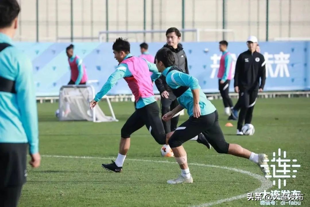 众人拾柴火焰高,众人拾柴火焰推墙