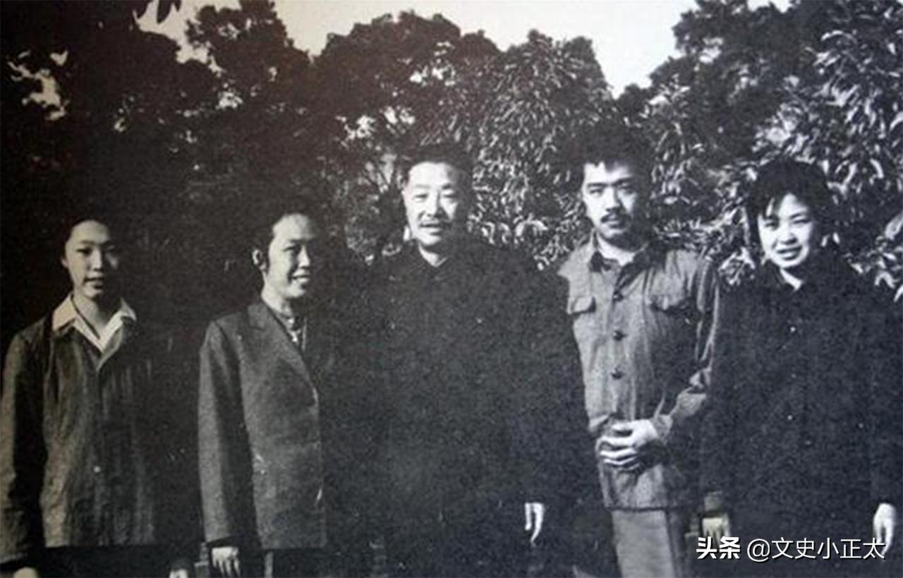 贺龙独子贺鹏飞力排众议，坚持买下瓦良格号：这是中国唯一的机会