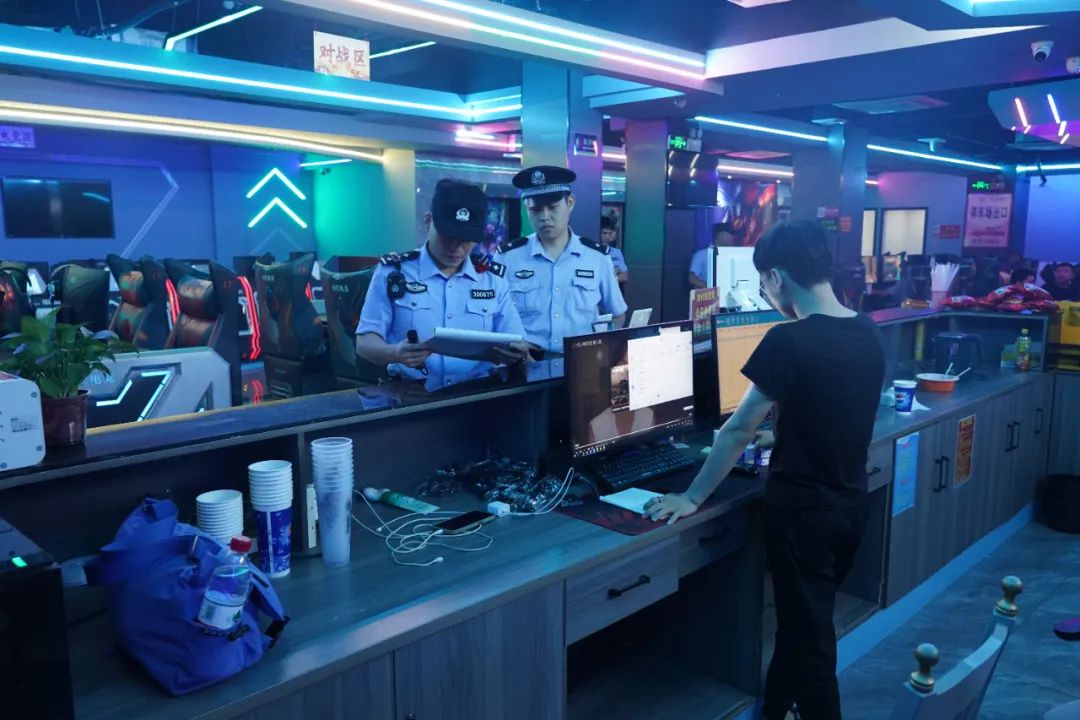 夏季治安打击整治百日行动督导组,儋州市公安强化夜间巡逻