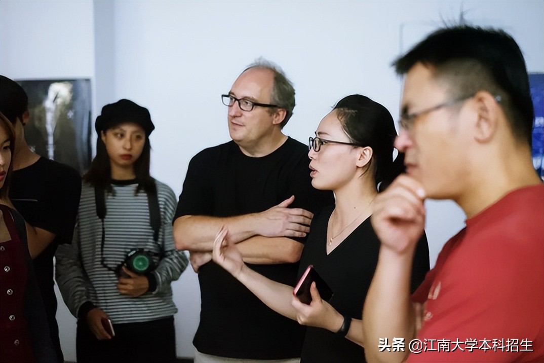 连续三年就业率低,近几年报考最火的专业