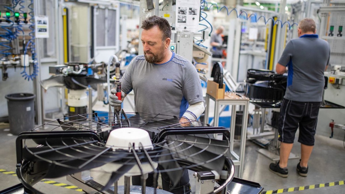 秋冬将至，俄罗斯掐气检修北溪管道，德国的气管子，被抓得死死的