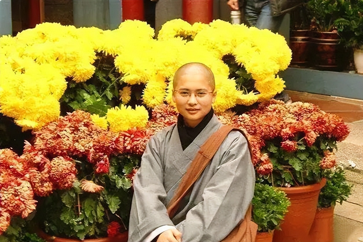 广东谭姓三姐妹遁入佛门,广东三姐妹出家传奇