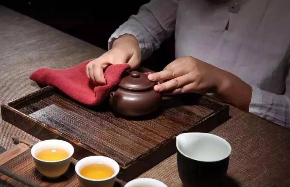 如何清洗茶具茶渍水垢,鲜柠檬如何清洗茶具