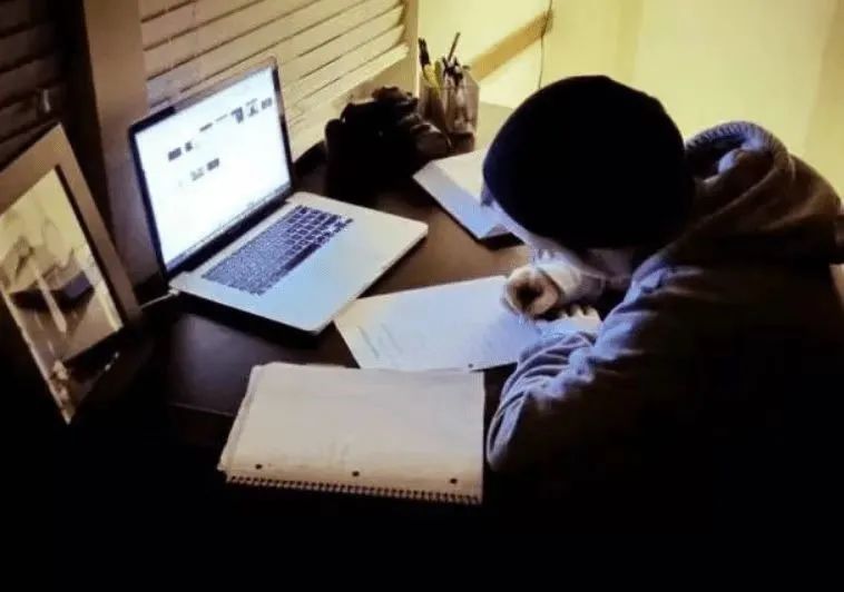 一线教师的亲身故事,网课老师心酸事件