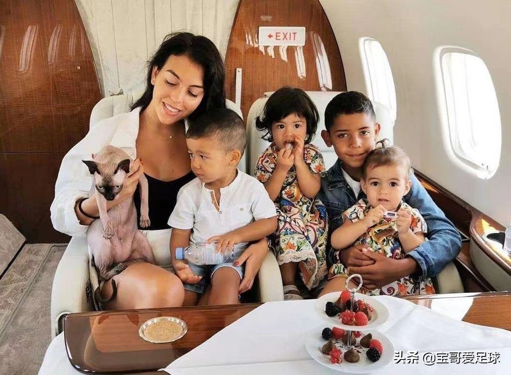 球星梅西的妻子,足球球王梅西的妻子