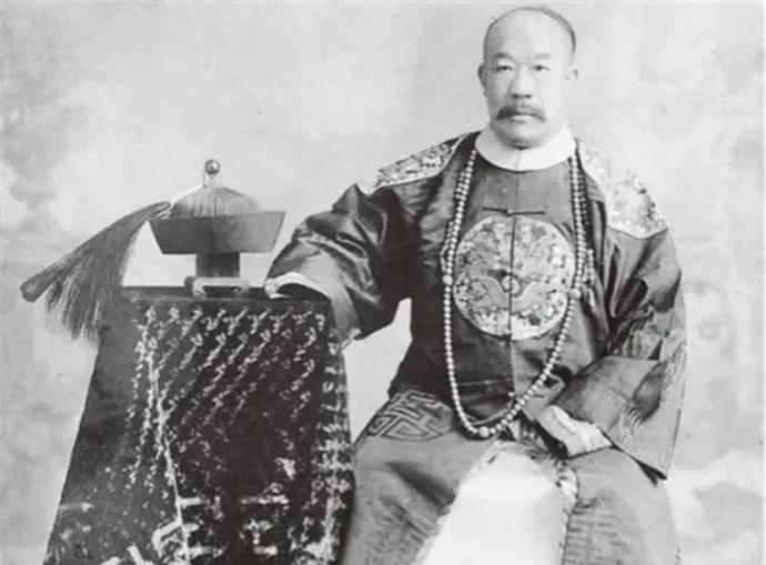 1915年肃亲王倾尽家产组建*队军**复辟清朝，建国后溥仪却说满门汉奸