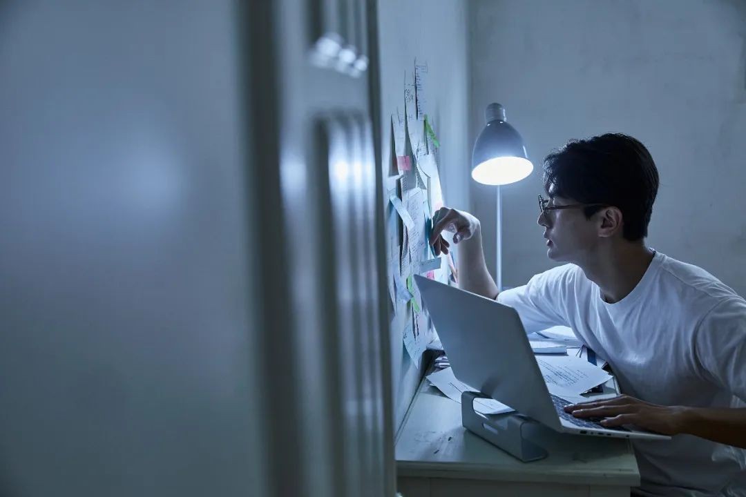 2亿中国人打零工：做核酸试剂包装日入240元，摘草莓月入2万