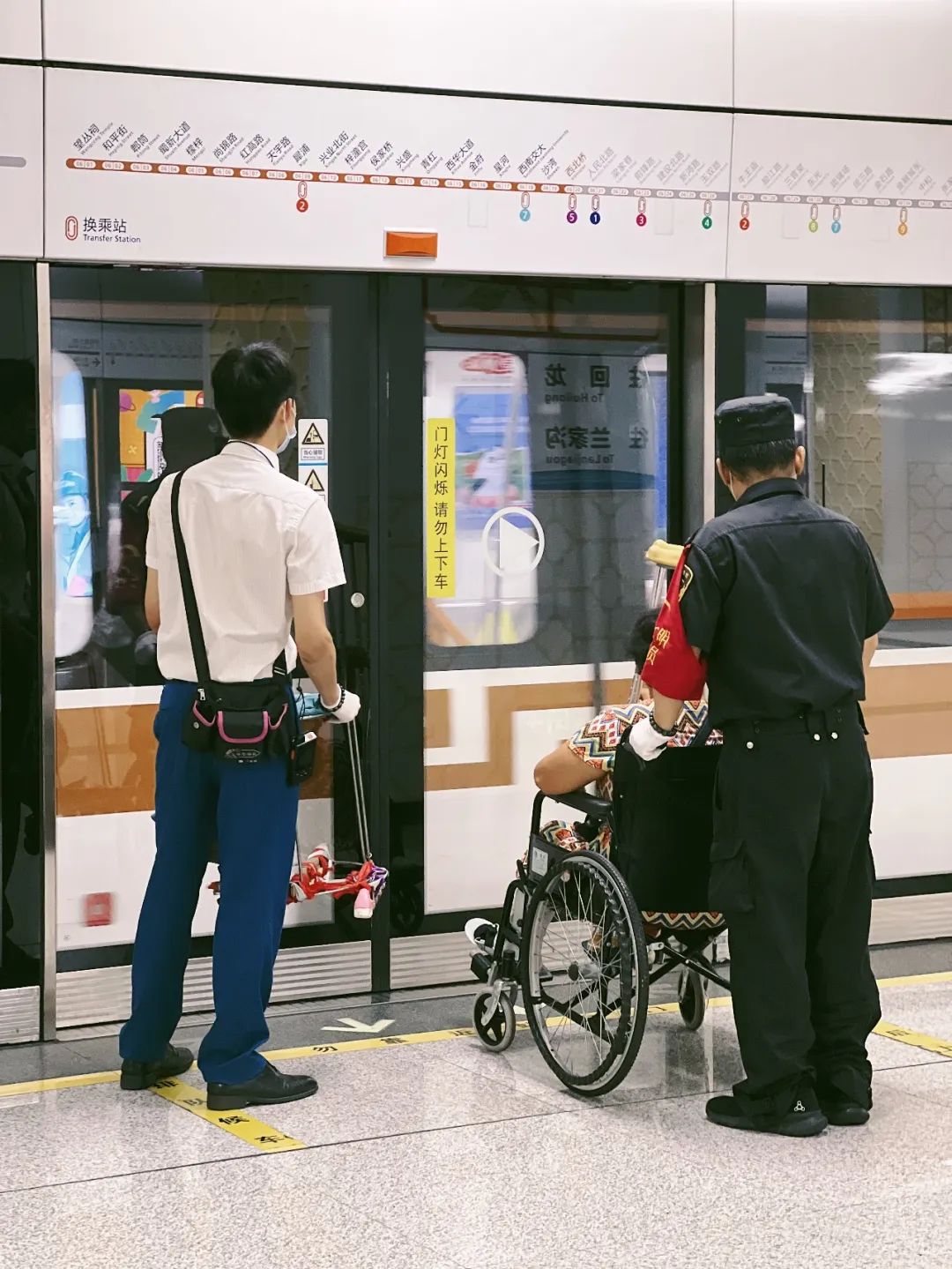 去凤凰山看球赛哪里停车,凤凰山看球赛地铁交通指南