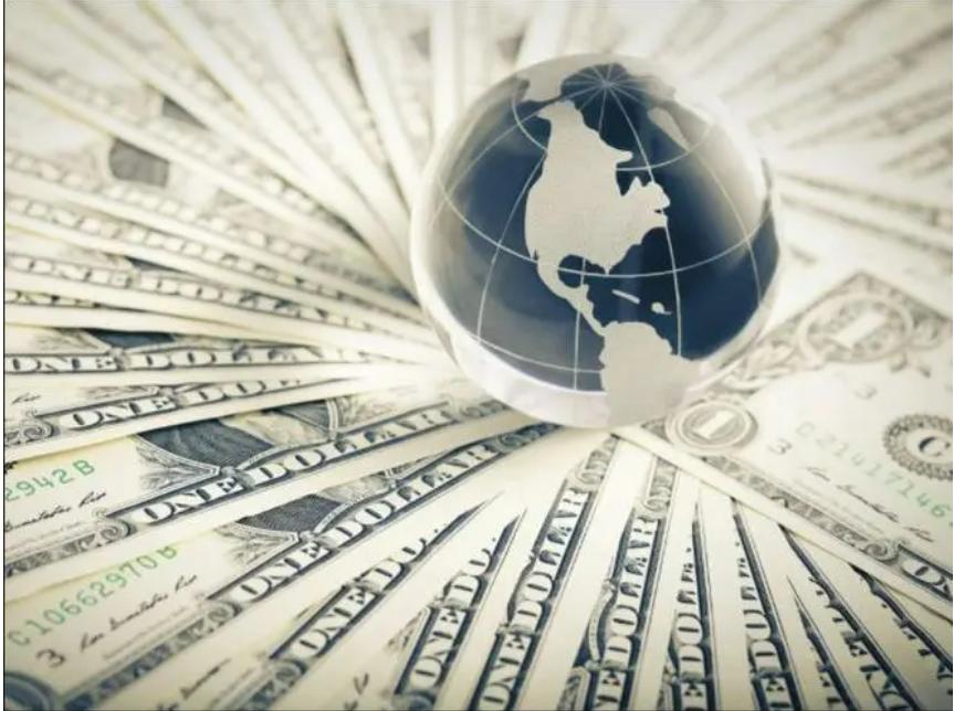 百年变局下美通胀控制艰难，中经济稳定增长，两国金融政策大不同