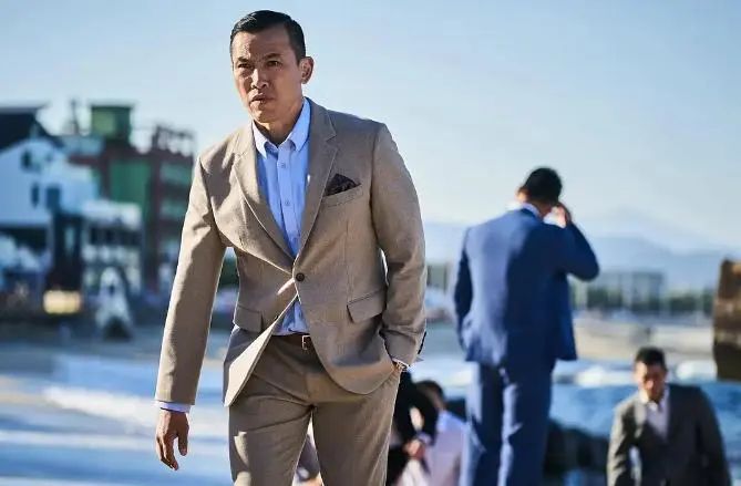 韩国黑帮电影巅峰之作新世界,韩国暴力美学的巅峰之作