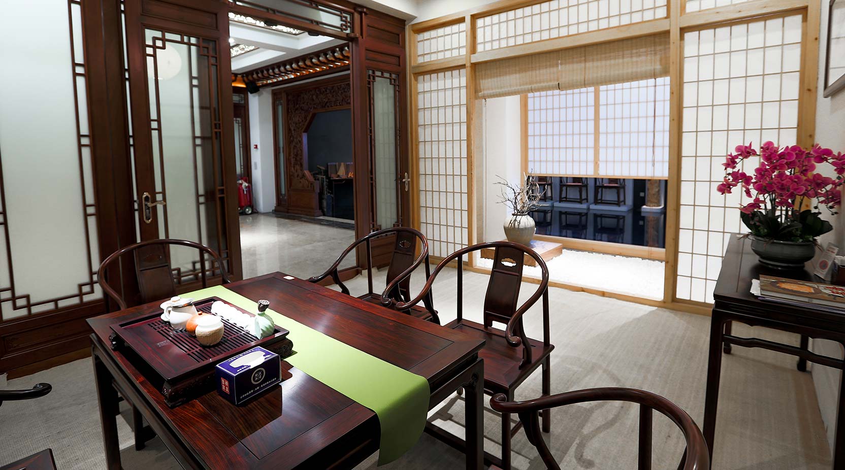 紫檀木材质特性,假紫檀木和真的紫檀木有什么区别