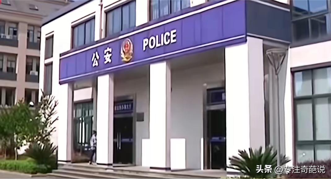 女子几杯红酒下肚，醒来发现内衣肩带松了