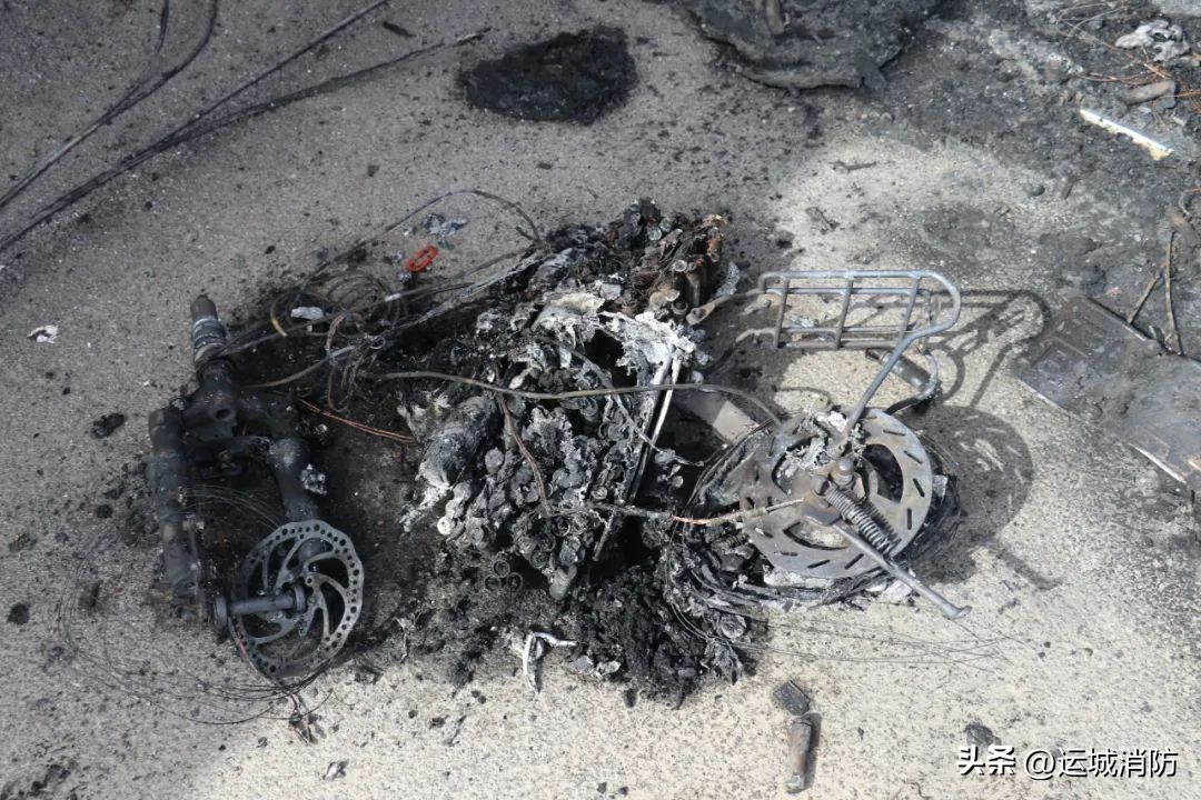 车辆起火烧成空壳只因在车里放了......