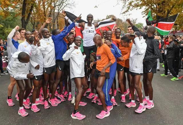 碳板跑鞋3.0pro跟5.0pro哪个好,耐克nikealphaflynext%4代碳板跑鞋