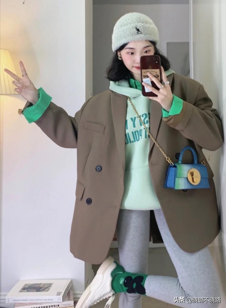 西装与卫衣的搭配是什么风,连帽卫衣西装外套怎么搭配