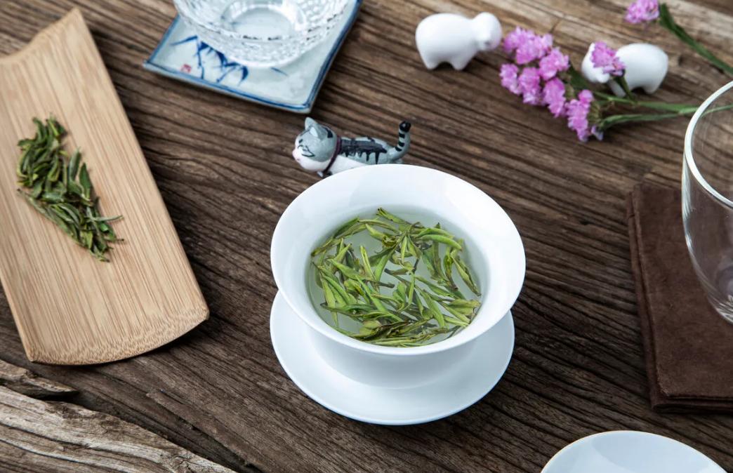 小暑时节喝茶,天气渐凉买什么茶好呢