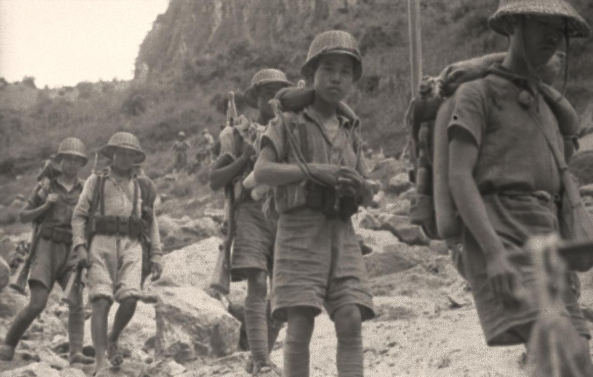 日军日记：*安妇慰**不服从管教，我很愤怒，用*刀刺**插入她的*体下**