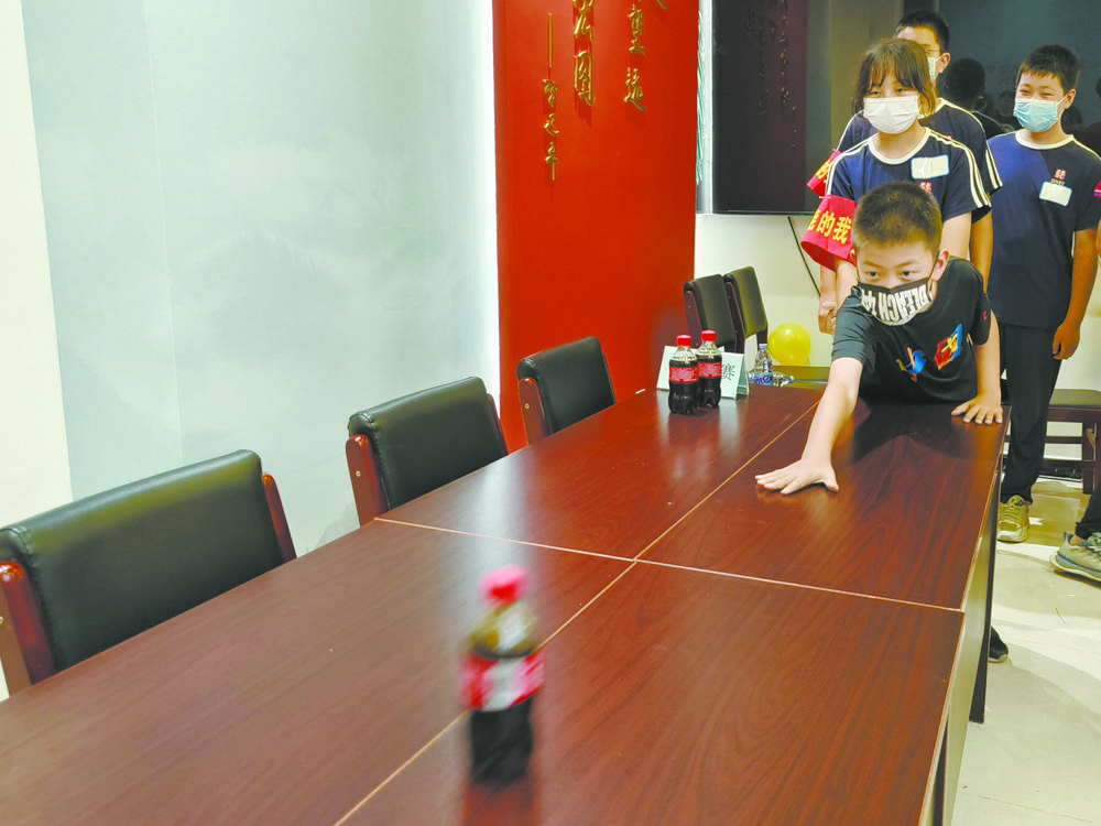 学扎染赛冰壶……社区娃欢乐多