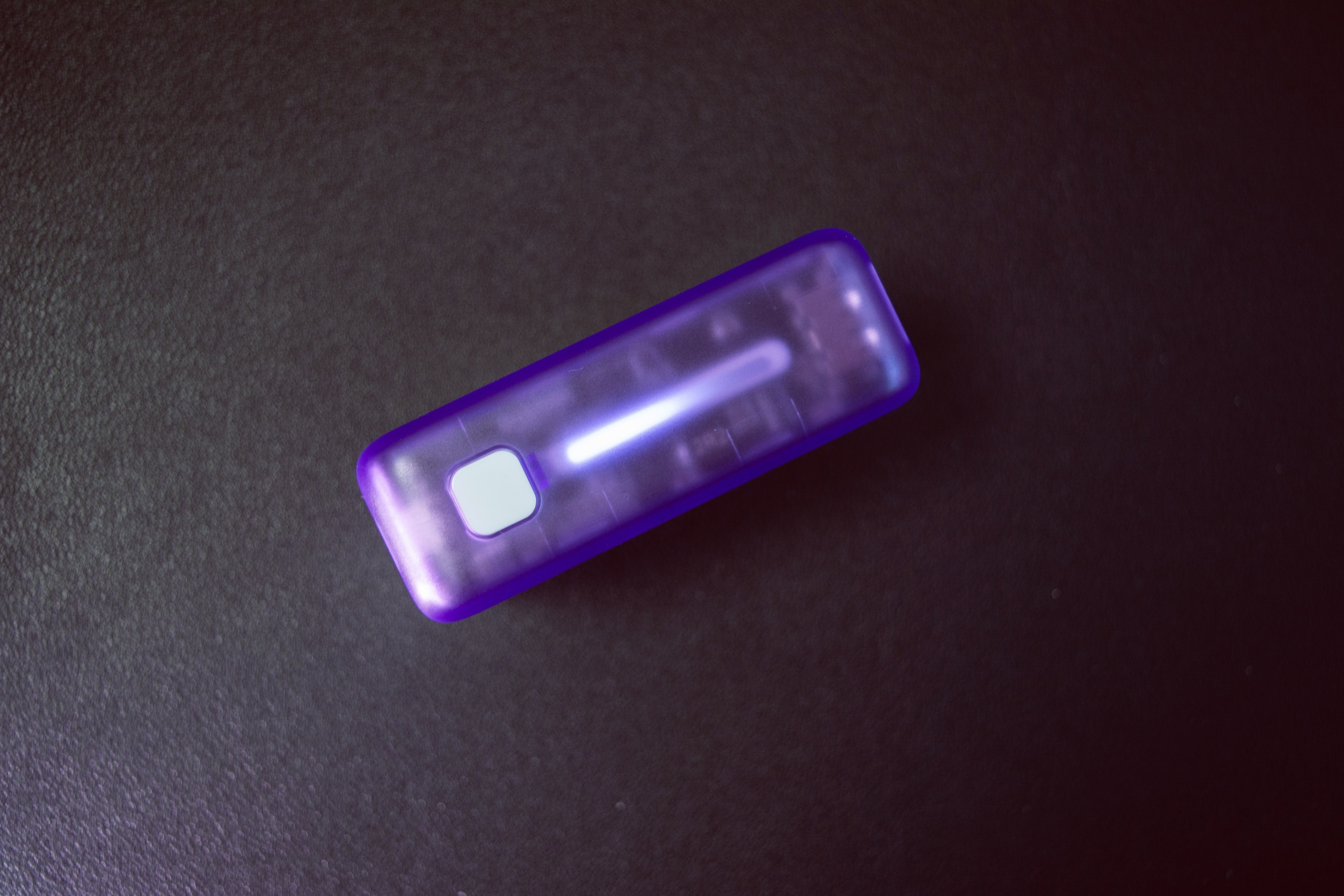 轻便型移动电源推荐,移动电源超薄小巧便携自带线