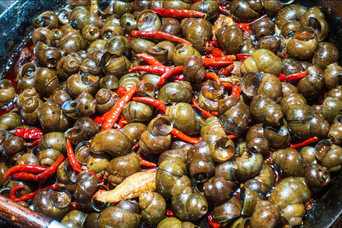 田螺要吃什么样的好,田螺要先清洗还是先去尾