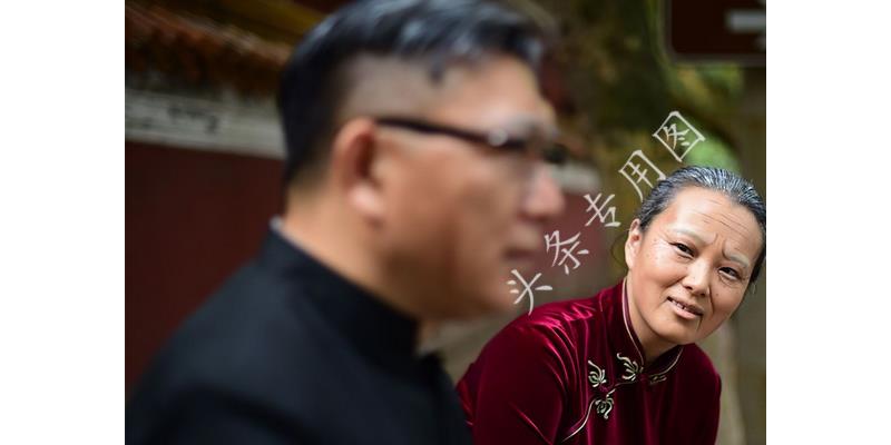 父母去医院没钱心里难受吗,家人住院自己也没钱简直崩溃