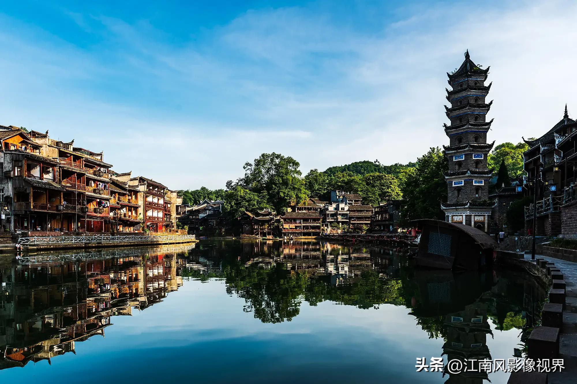 沈从文的凤凰古城之美,沈从文笔下的边城古镇