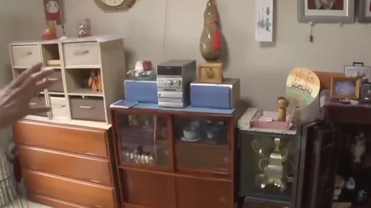 72岁奶奶逼丈夫“断舍离”、送对方一套新婚房：我又相信爱情了