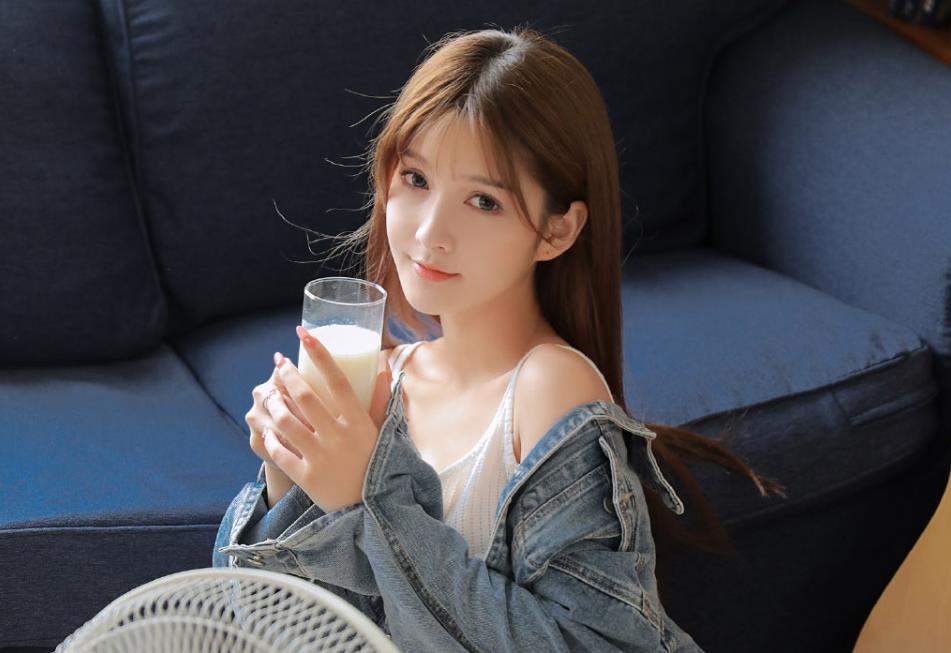 怎样和女孩子聊天会有意思,怎么跟女孩子聊天比较轻松