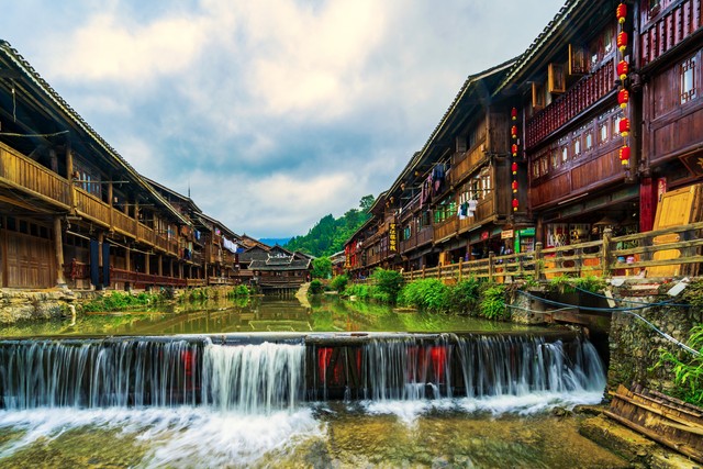 民族特色文化的发展趋势,56个民族里面文化最齐全的有哪些