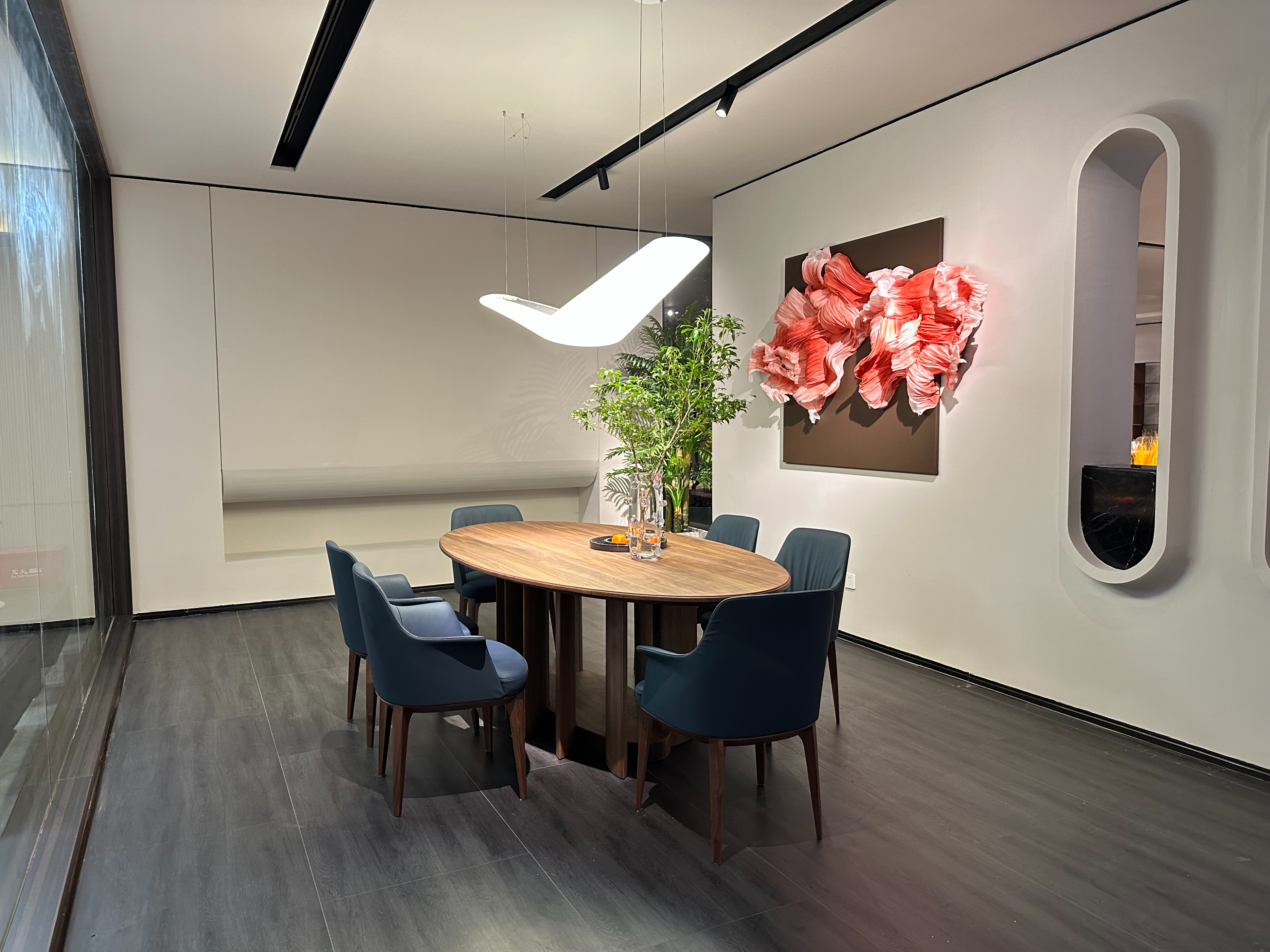 小户型极简风餐桌推荐,现代极简装修风格实木餐桌搭配