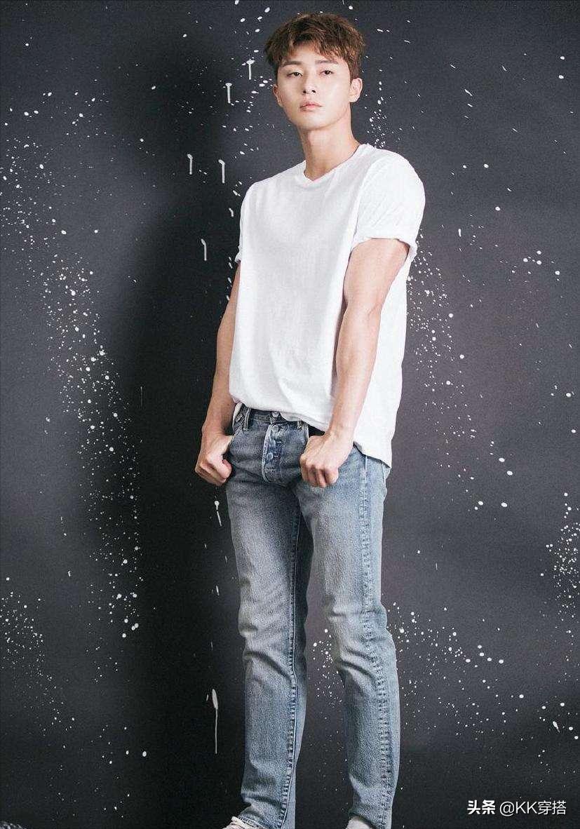 男士t恤怎么穿才好看,男士白t恤怎么搭外套