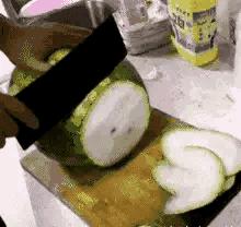 “是小蛇出了轨，还是青蛙劈了腿？”这是现实版的美杜莎？哈哈