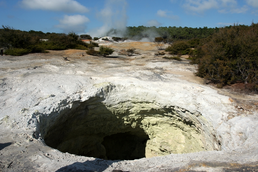 行走新西兰（七）“臭屁城”罗托鲁阿，炼狱里的魔鬼调色板