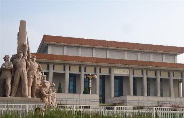 毛主席水晶棺：历时10个月完成，纯度99.9999%，3个工厂合力完成