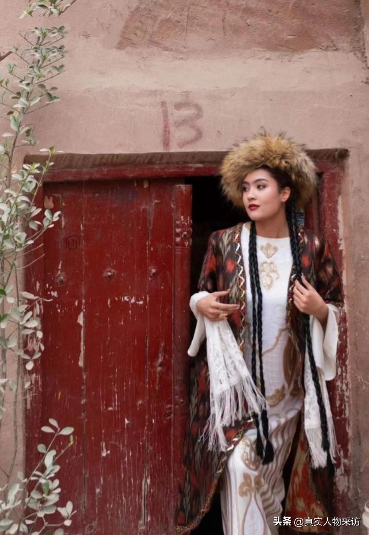 “社牛”*疆新**姑娘,一天导游费800-1000元,她怎么做到的?