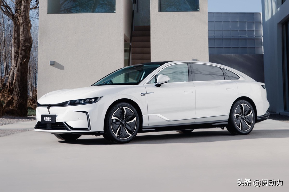 同为宝藏车型，岚图追光与极氪001，谁更适合年轻夫妻？