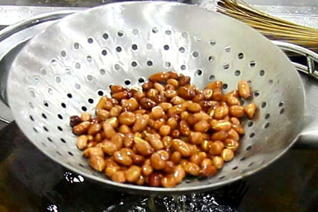 儿童缺乏锌主要要吃哪些食物,儿童锌过高症状吃什么食物补得快