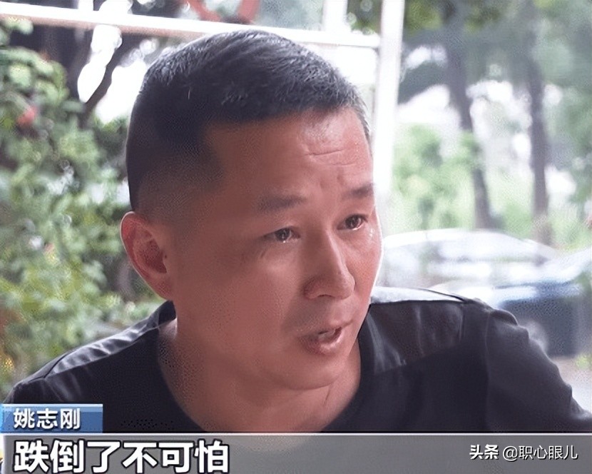 捧铁饭碗还是创业？51岁送外卖的前银行行长，给了我最好的答案