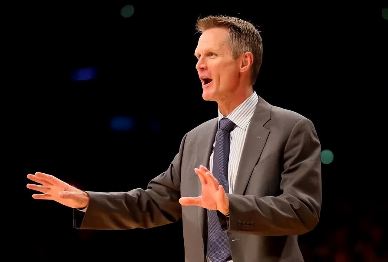 “不爱美国就滚”!枪击事件抗议者遭移民美国的澳大利亚作家喊话