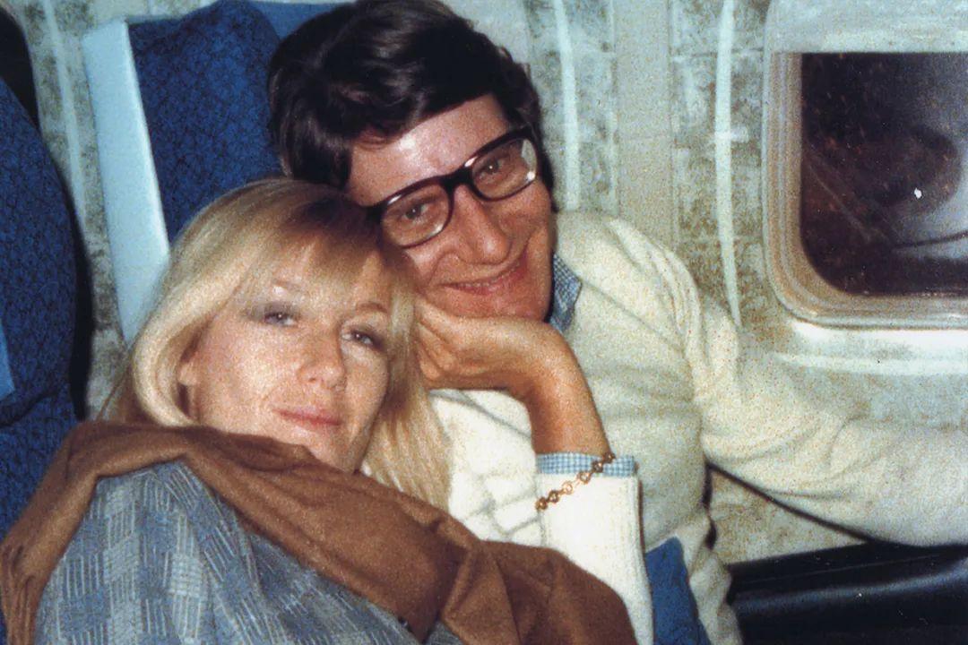 她风靡时尚圈，带火YSL吸烟装！婚纱穿皮草黑丝：我是自己的钻石