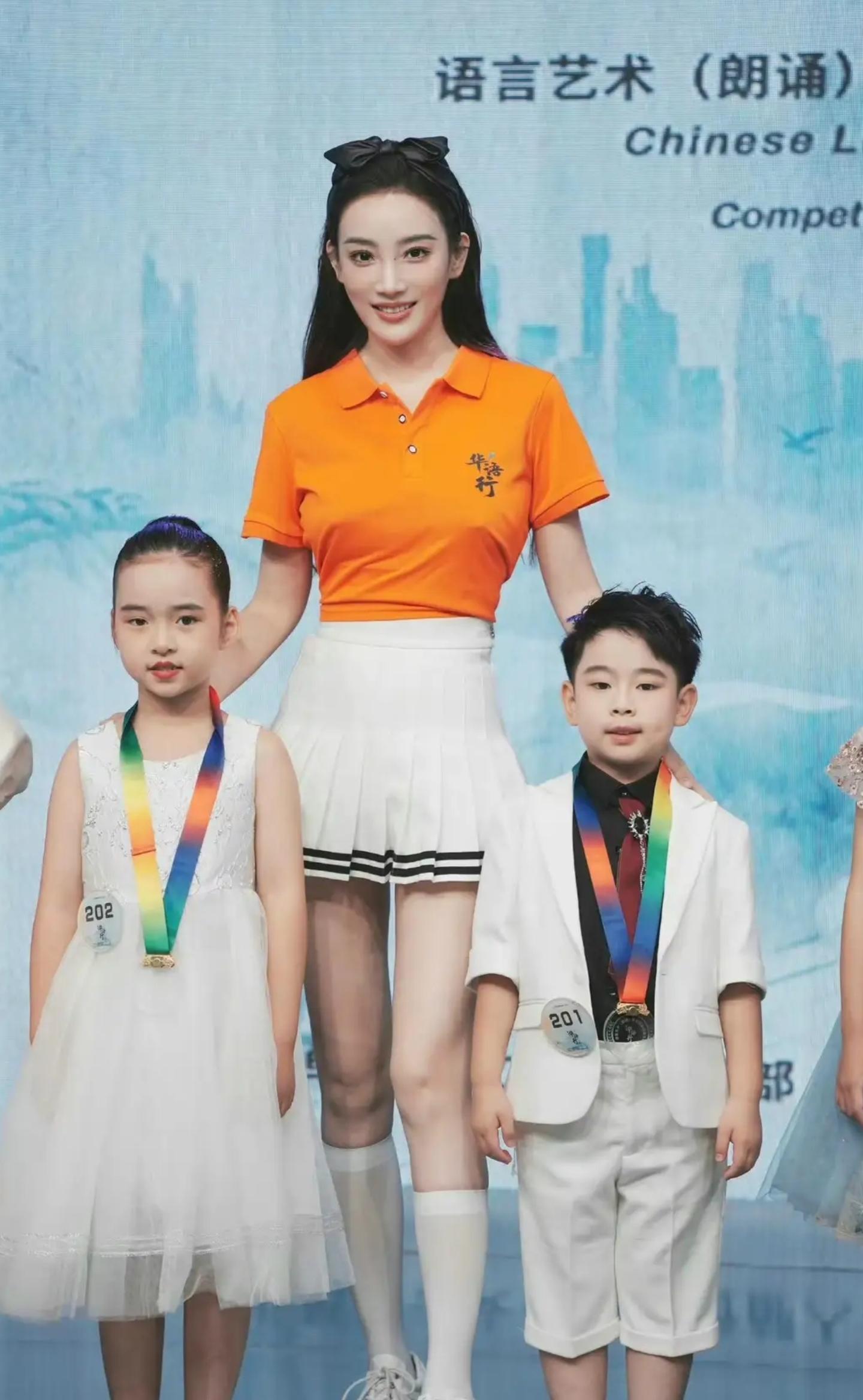 马卉回应疑似不雅图片,马卉就直播露出不雅画面致歉