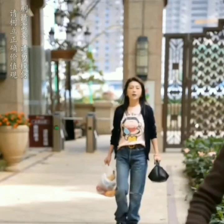 鞋袜除臭喷雾就能轻松搞定啦,家里一定要备一份鞋袜除臭喷雾