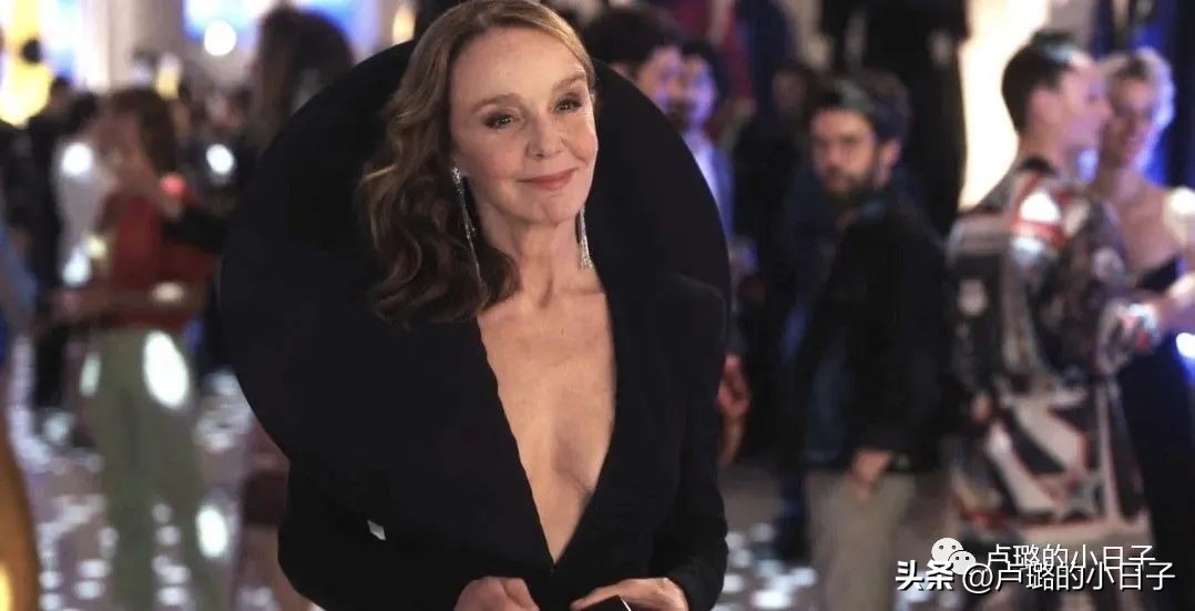 法国版小时代，狗*恋血**情刷新三观，女主的“法式”穿搭再次被吐槽