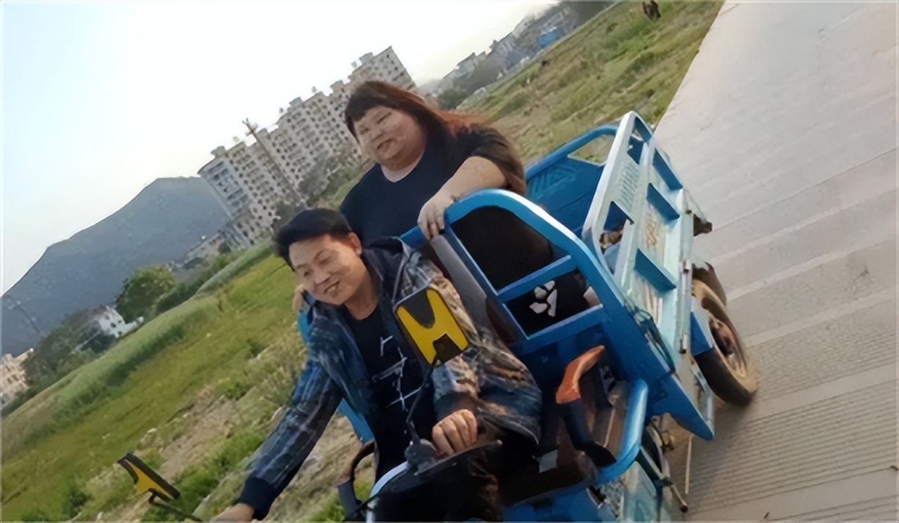 结婚3年校花被丈夫喂胖到332斤,当年校花被丈夫养胖三百多斤