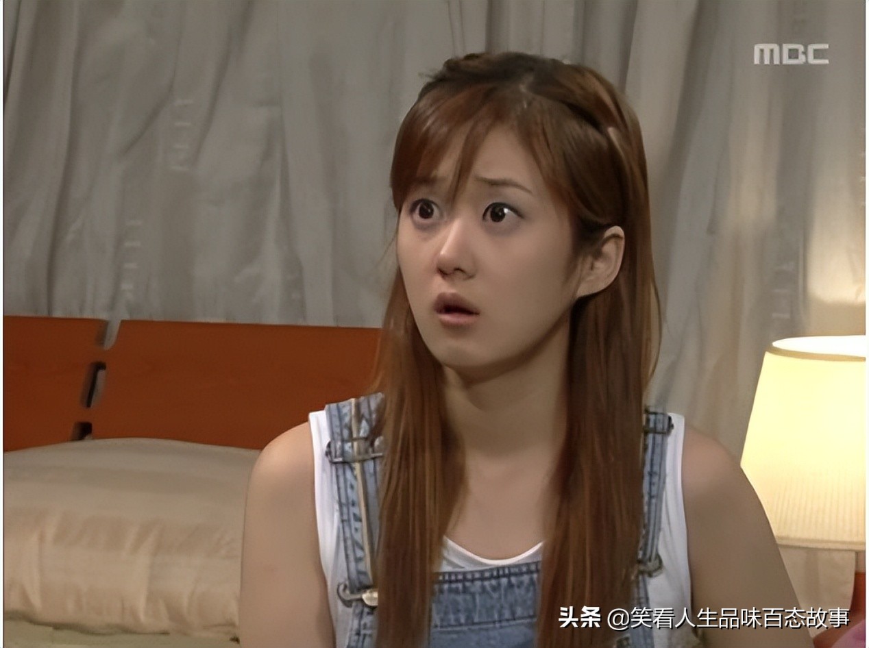 童年女神张娜拉晒猫照依旧童颜,38岁张娜拉罕见晒素颜照