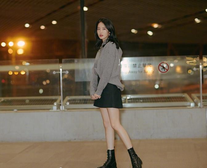 杨采钰西装裤搭配,杨采钰穿高级复古装