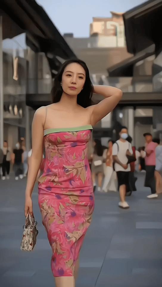 太古里成模仿秀车祸现场,“牵手门事件”一直被模仿,从未被超越