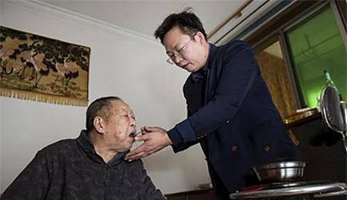 他17岁考入清华毕业后回乡当保安,在清华当保安考上清华事迹