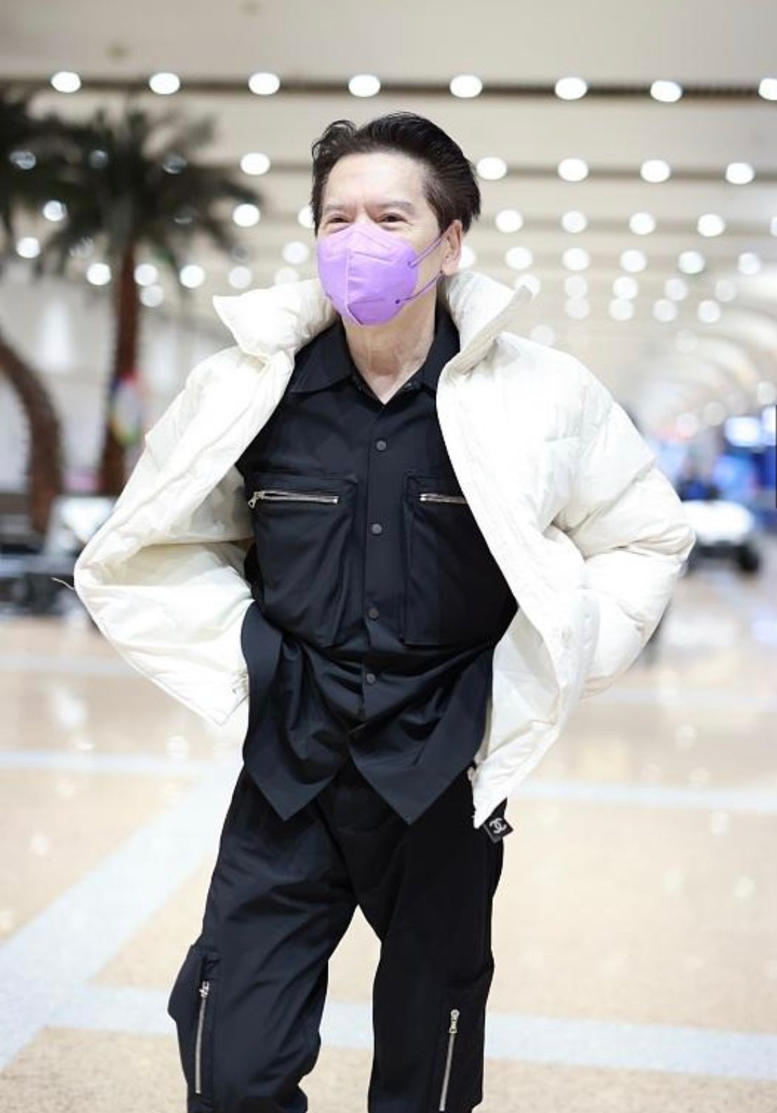 向太穿8万羽绒服,向太穿搭风格